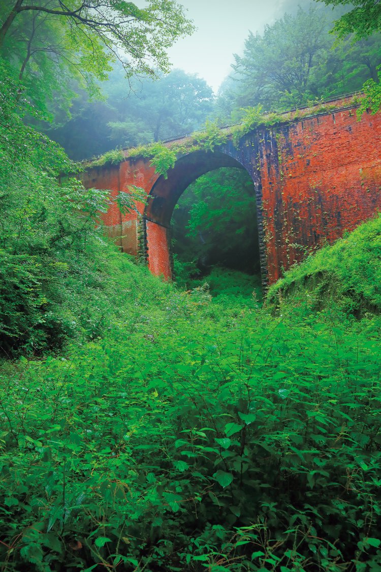 信越本線旧碓氷第六橋梁（群馬県安中市）。2017年撮影。