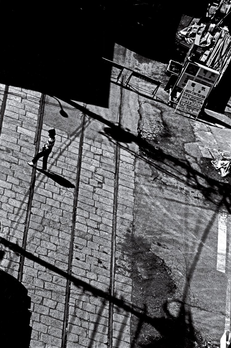 丸田さんが中学生の頃に撮影した、新宿の東京都電跡。1980年撮影。