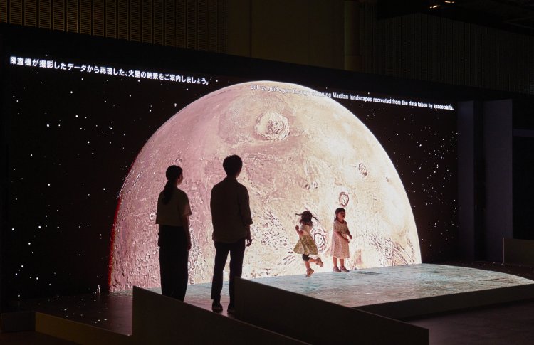 リアルなデータから作られた息をのむ映像展示の火星ツアー。