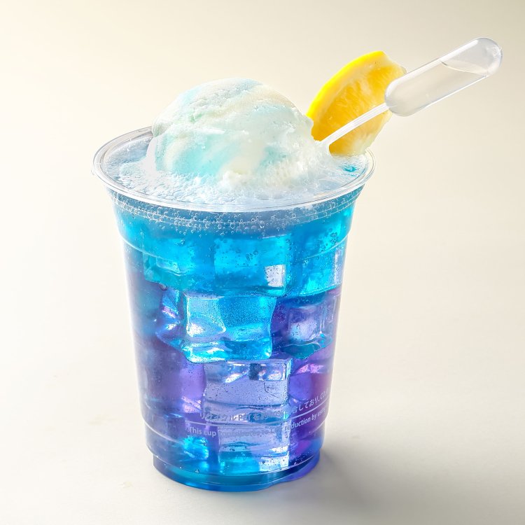 「ブルーアースクリームソーダ」特別価格800円。