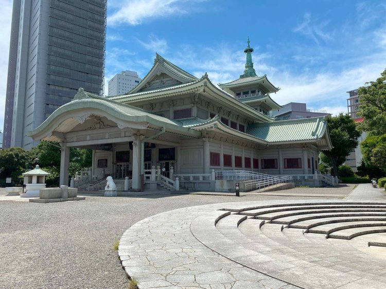 奥が「東京都慰霊」。