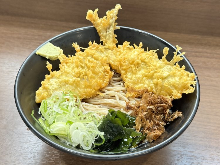 ぶっかけそばにアジ天で650円。