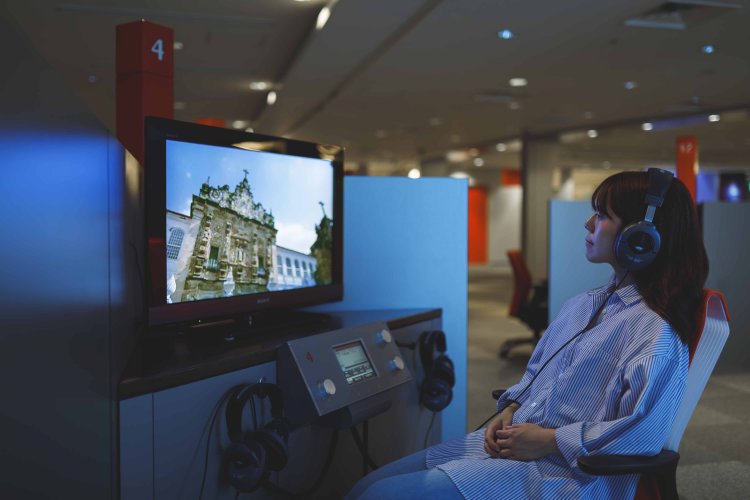 没入できる視聴コーナー。