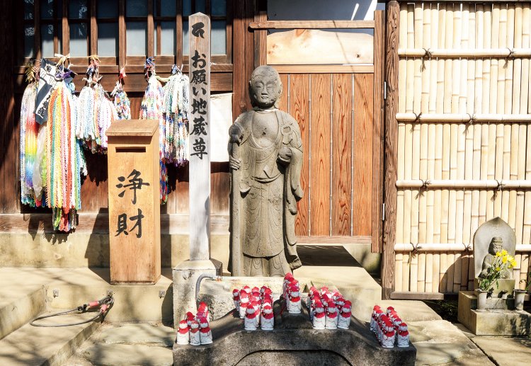 新井薬師のお願い地蔵尊。