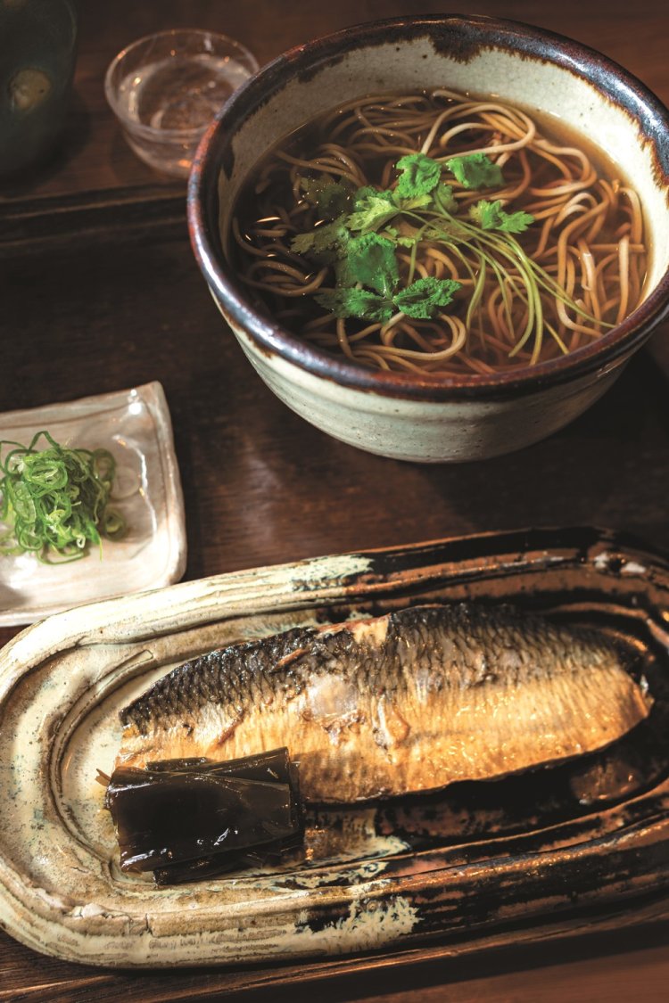 にしんそば1980円の肉厚なニシンの存在感ったら！