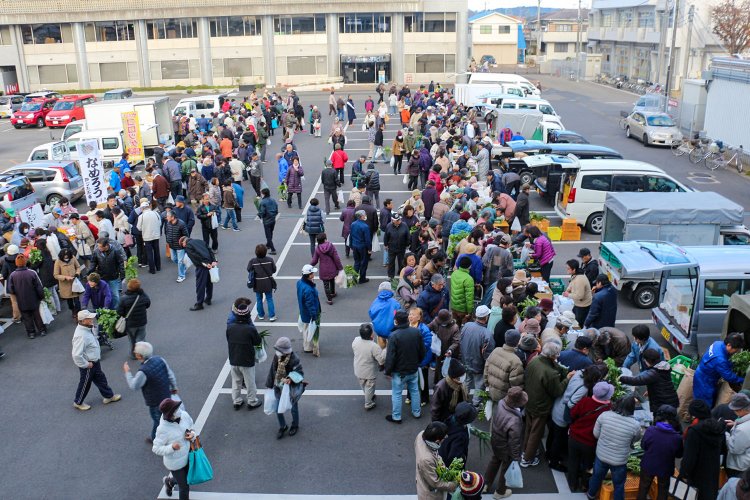 開催時間が短いので、お目当ての商品は早めに確保を（写真提供＝大網白里市農業振興課）。
