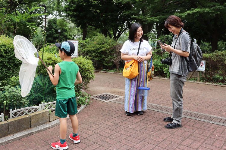 虫取りをしている親子を発見！