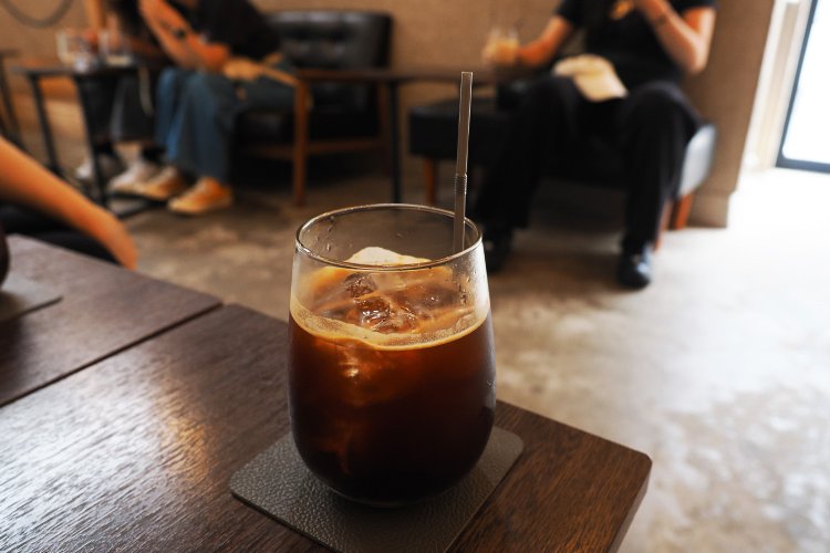 ラストは途中で立ち寄った『Alternative Coffee Works』さんでアイスコーヒーを。落ち着く～。