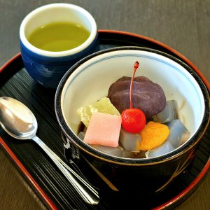 創業100年超の老舗和菓子店『よしだや』のあんみつと塩大福を堪能〜黒猫スイーツ散歩 清澄白河編3〜