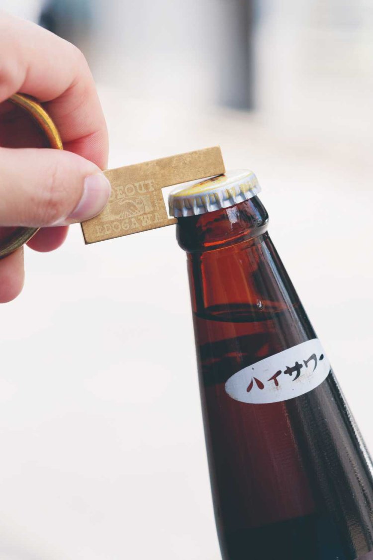 アクセサリーのような栓抜き2500円。