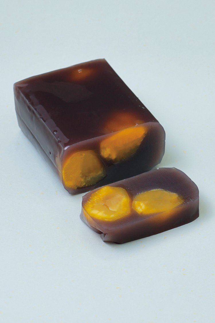 栗羊羹（ハーフ） 2160円。