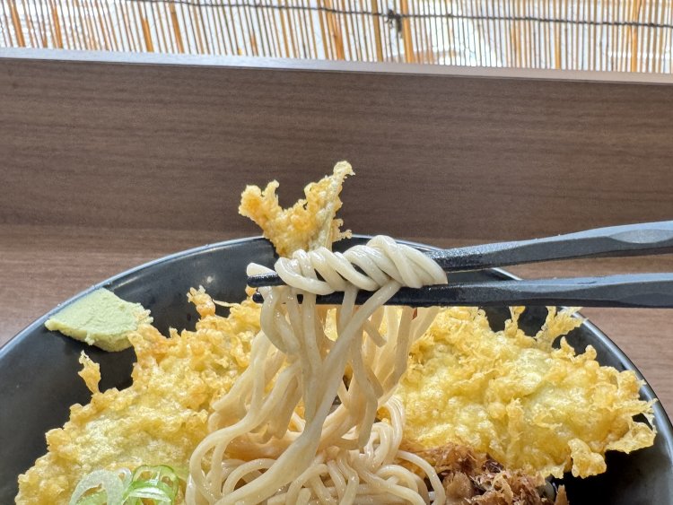 そばは香り高くのどごしが良い。