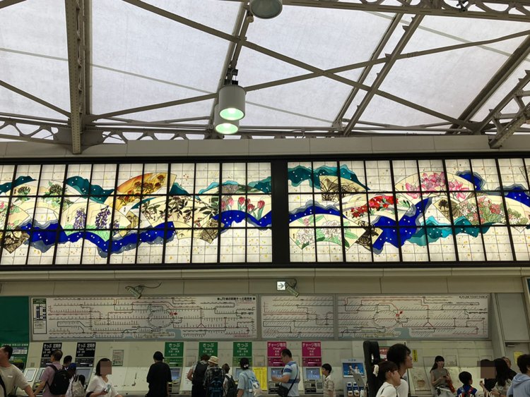 東北・上越各県の花や風景を盛り込んだという、平山郁夫の大作。