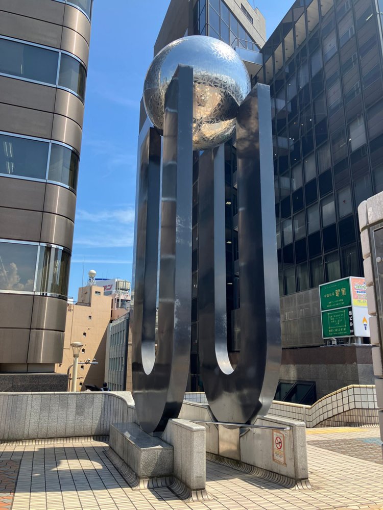 こちらも比較的目立つオブジェ。ジュエリーブリッジの名称は、宝石店街のある御徒町が近いからだろうか。