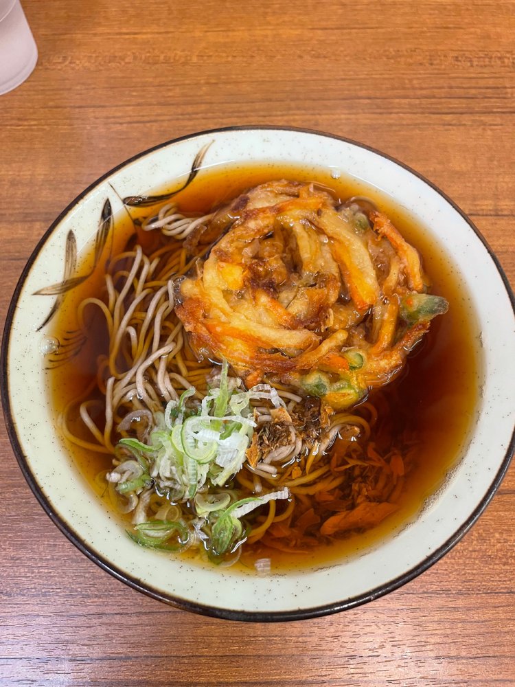 天ぷらそば。出汁がおいしかった。