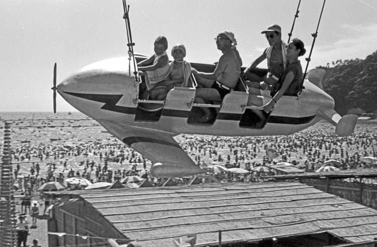 逗子コニーランド（昭和31年）（写真提供＝逗子市）。