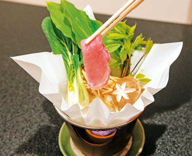 豚肉のしゃぶしゃぶにも山菜がいっぱい。