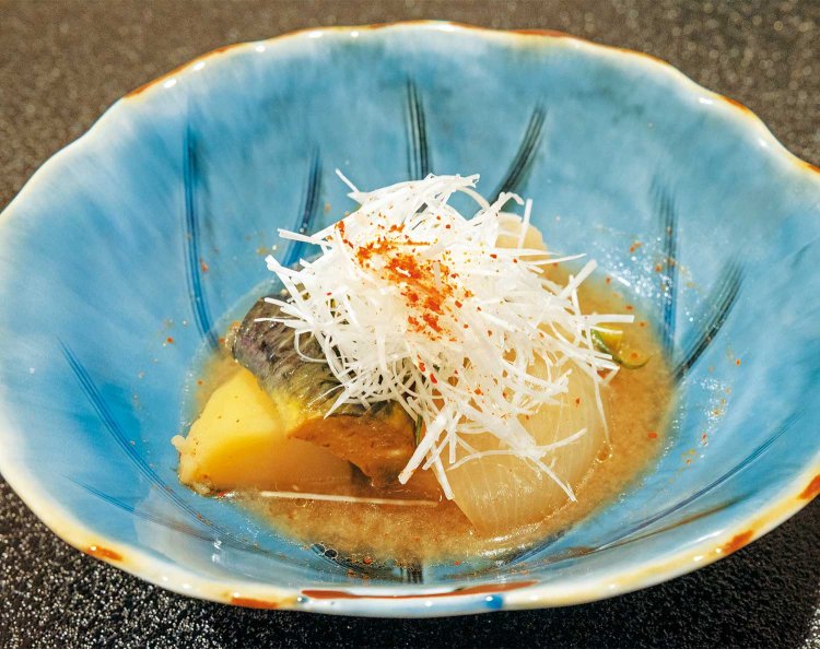 塩漬けしたくじら肉とジャガイモが絶妙な「くじら汁」。