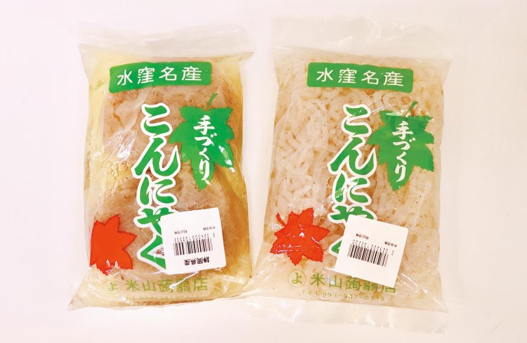 地元農家に伝わる、伝統製法の「米山蒟蒻（こんにゃく）店」の水窪名産のこんにゃく。板こんにゃくと糸こんにゃくがある。