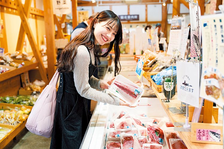 冷蔵庫があるので、生鮮食品の持ち運びも可能に。