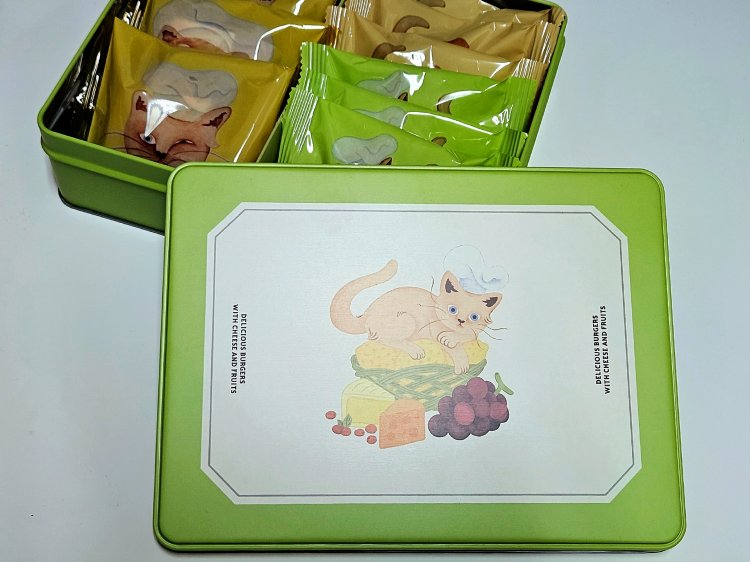 東京駅限定 ネコシェフ缶 ベストセレクション2808円。