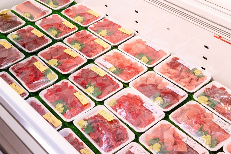 週ごとに産地異なる本マグロが並ぶ『鮪のまつだ』。