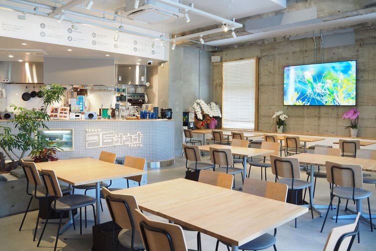 ラウンジで飲食のみの利用もOK。