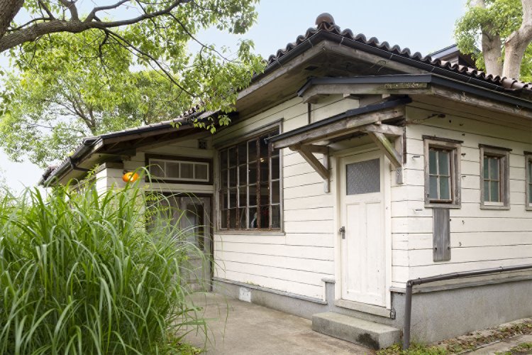 古い洋館を改装して店舗に。