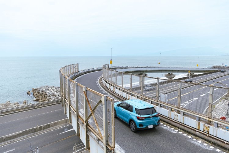 「エヴァンゲリオン」シリーズの新劇場版にも登場した西湘二宮ICのカーブ。