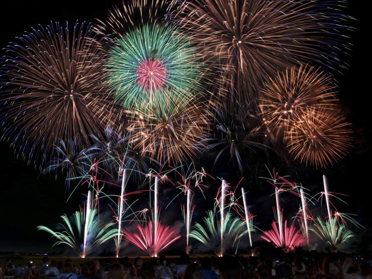 08_1365-1024こうのす花火大会