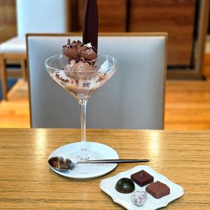 カカオを楽しむ浜町『nel CRAFT CHOCOLATE TOKYO』のチョコレートパフェとかき氷〜黒猫スイーツ散歩 日本橋編5〜