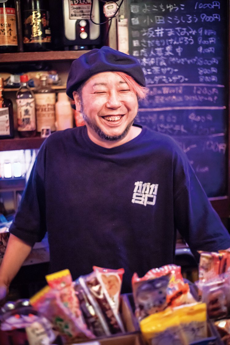 店主の安井陽介さん。