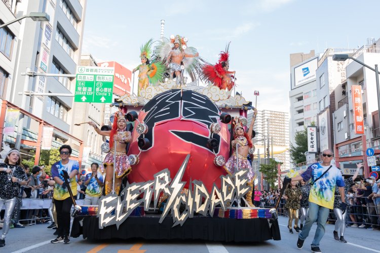 各チーム、趣向を凝らしたド派手なアレゴリアにも注目！