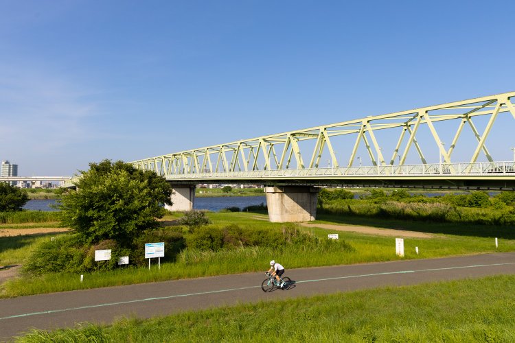 朝鮮人たちが機関銃で撃ち殺された八広駅近くの荒川河川敷。荒川は昭和5年（1930）に完成した人工の河川で、関東大震災当時はまだ工事中だった。