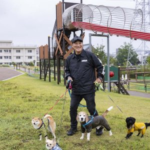 【ピエール瀧が行く ファンキー！公園】荒川区「宮前公園」の手入れされたガーデンと、ドッグフレンドリーな雰囲気に癒やされる