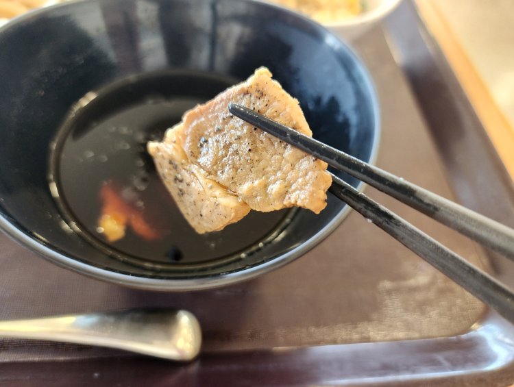 キュッとしまった食感でギュッと旨味がしみこんだ豚肉。