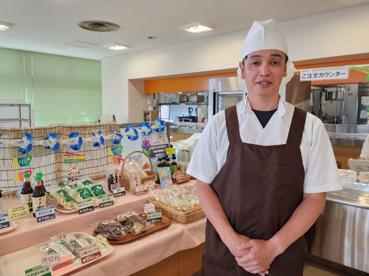 『さくらごはん』のシェフで店長の小川託矢さん。