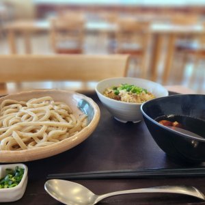 武蔵野市役所『さくらごはん』でこだわり食材堪能ランチ。郷土名物・武蔵野うどんのコシの強さは想像以上！