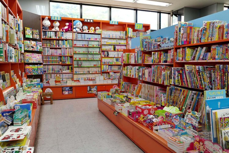 本の楽しさや面白さを伝えたくて児童書売り場は広めにしている。