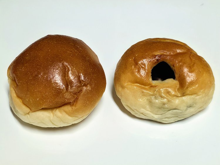 つぶあんぱん、こしあんぱん各150円。