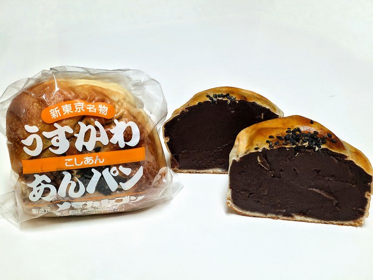 うす皮あんぱん、こしあん240円。