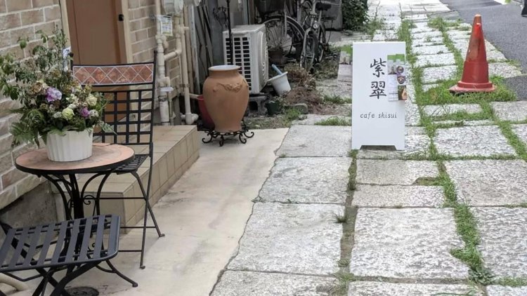 『紫翠 cafe shisui』の外観。