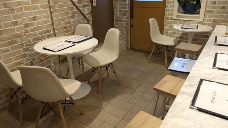 『紫翠 cafe shisui』の店内。