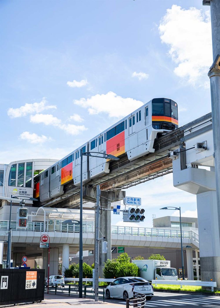 多摩都市モノレールの立飛駅周辺に立飛系列が集結。