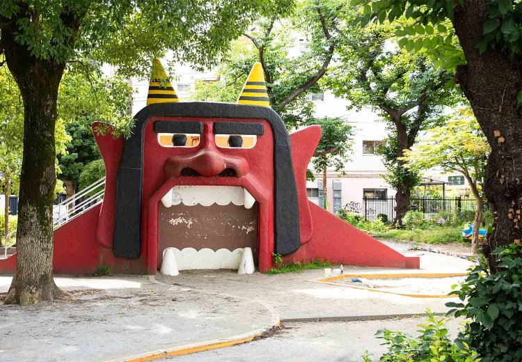 オニ公園のオニの真の姿は滑り台。