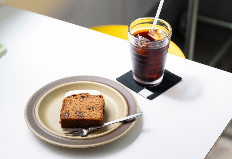 キャロットケーキ550円は甘さ控えめ。