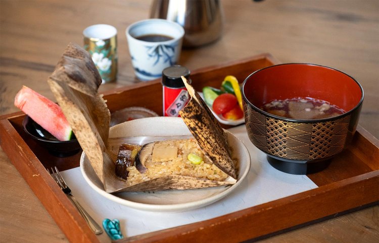 地元の人の声を聞いて完成したちまき1400円。