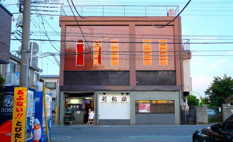 国分寺街道沿い。取材時にも「ずっと気になっていて、思い切って来てみました」というご婦人がいた。