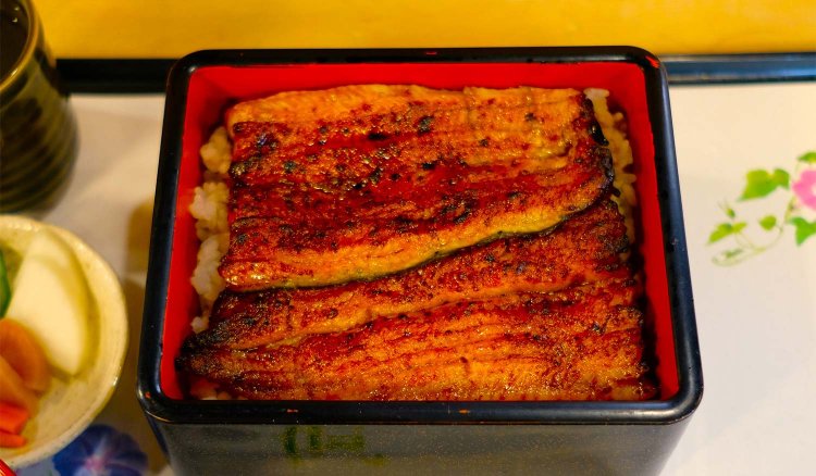 大串重（お新香・肝吸い付き）4540円。