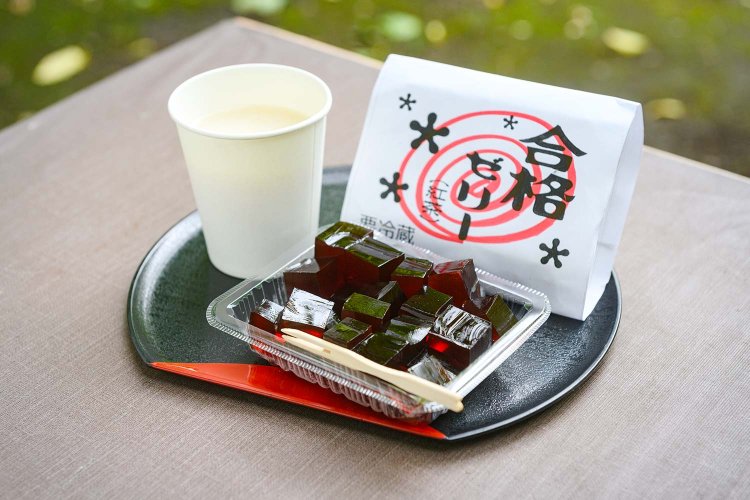 甘酒（本麹造り）350円。合格ゼリー（紅茶味）350円。
